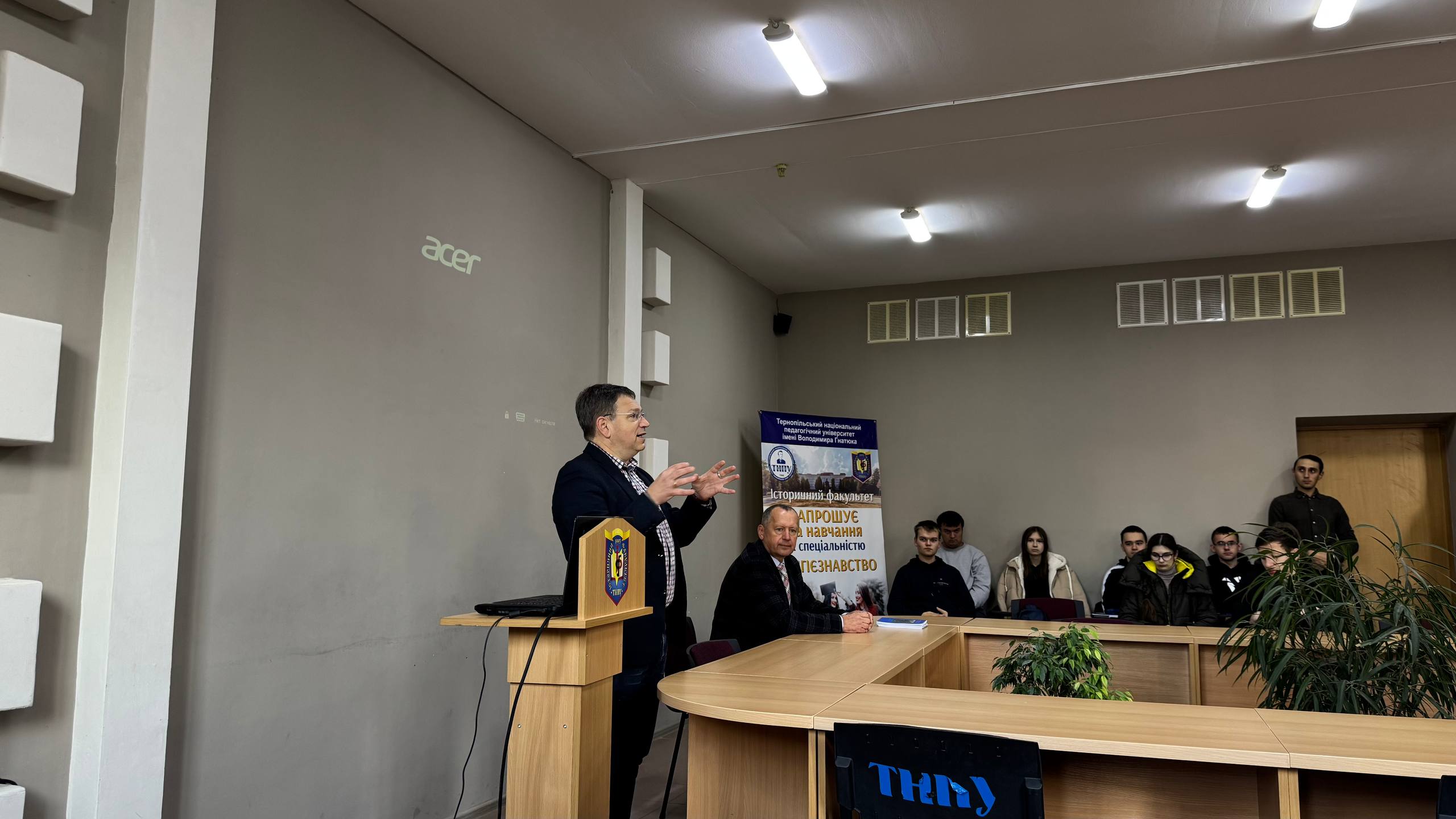 Moment z promovy rektora TNPU, Bohdana Buiaka.